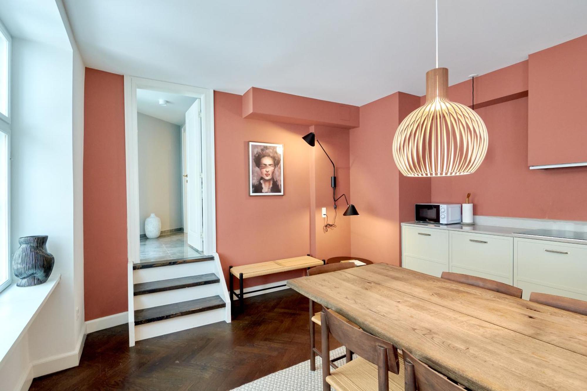Stylish Spacious Flat W 3br In
